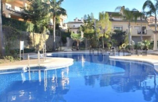 3 sovrum Hus att hyra i La Dama de Noche - La Alzambra, Marbella med pool garage - 2 700 € (Ref: 10176174)