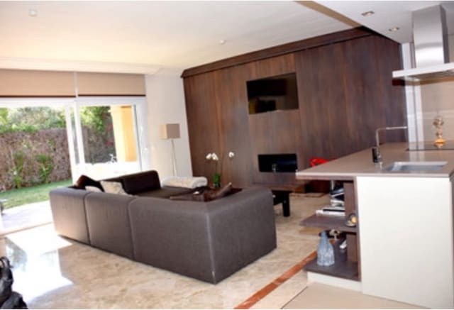 3 sovrum Semi-fristående Villa att hyra i Santa Clara, Marbella med pool garage - 3 500 € (Ref: 10179723)