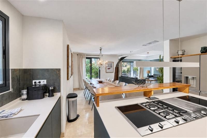 4 soverom Villa til leie i Marbella med svømmebasseng garasje - € 9 500 (Ref: 10179724)