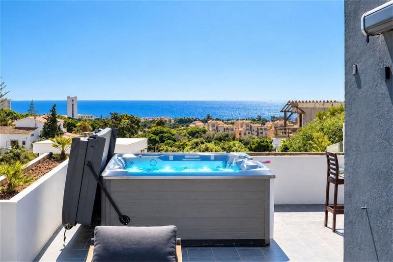 4 soverom Villa til leie i Marbella med svømmebasseng garasje - € 9 500 (Ref: 10179724)