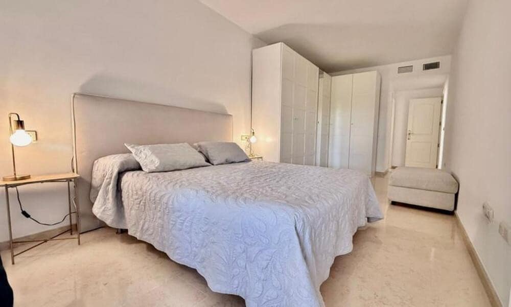 3 soverom Leilighet til leie i Marbella med svømmebasseng garasje - € 2 900 (Ref: 10179725)