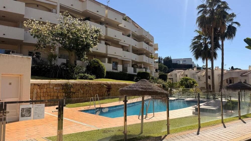 3 soverom Leilighet til leie i Marbella med svømmebasseng garasje - € 2 900 (Ref: 10179725)