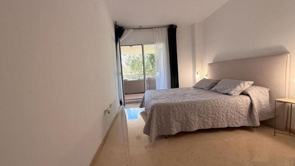 3 soverom Leilighet til leie i Marbella med svømmebasseng garasje - € 2 900 (Ref: 10179725)