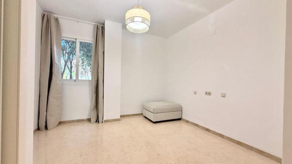 3 soverom Leilighet til leie i Marbella med svømmebasseng garasje - € 2 900 (Ref: 10179725)