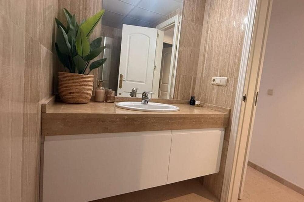 3 soverom Leilighet til leie i Marbella med svømmebasseng garasje - € 2 900 (Ref: 10179725)