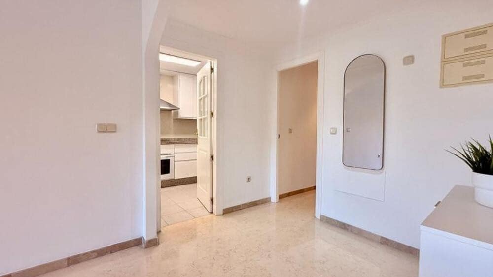 3 soverom Leilighet til leie i Marbella med svømmebasseng garasje - € 2 900 (Ref: 10179725)