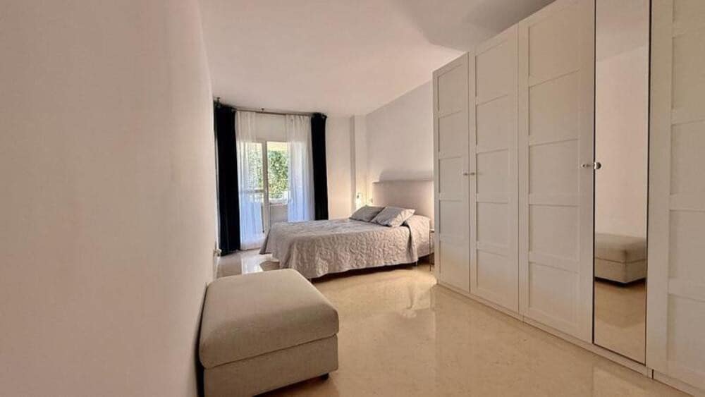 3 soverom Leilighet til leie i Marbella med svømmebasseng garasje - € 2 900 (Ref: 10179725)