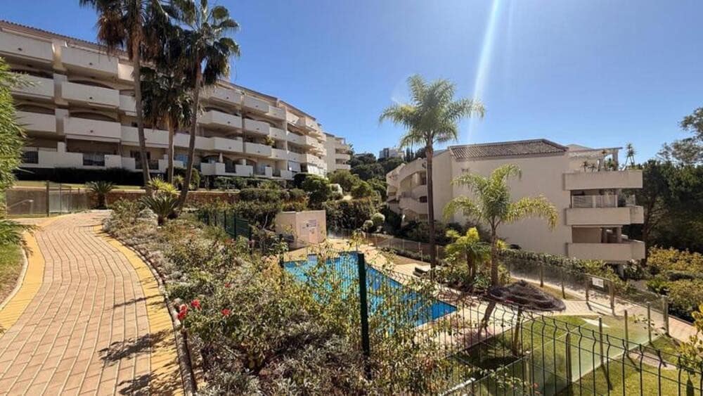 3 soverom Leilighet til leie i Marbella med svømmebasseng garasje - € 2 900 (Ref: 10179725)