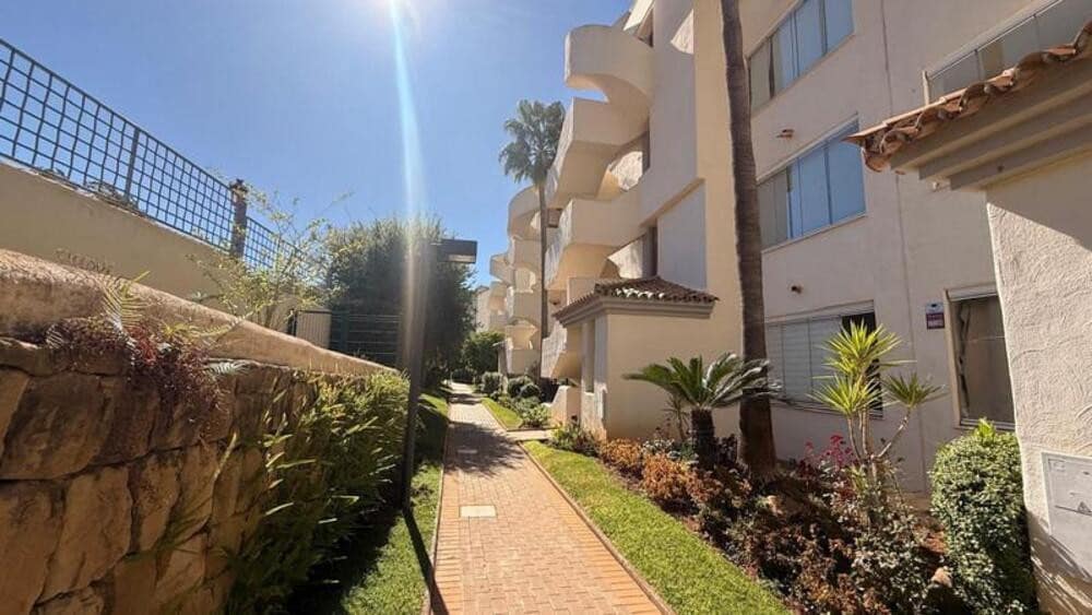 3 soverom Leilighet til leie i Marbella med svømmebasseng garasje - € 2 900 (Ref: 10179725)