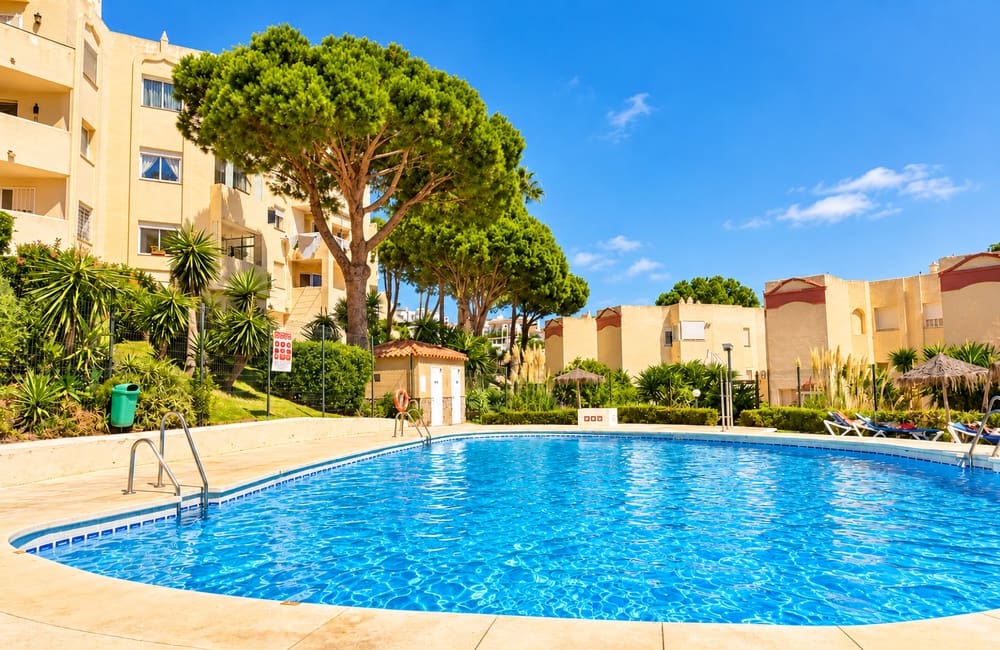 Apartamento de 2 habitaciones en Riviera del Sol en venta con piscina garaje - 299.000 € (Ref: 10179726)