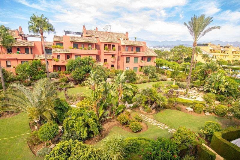 4 bedroom Penthouse for sale in Bel-Air with pool garage - € 715,000 (Ref: 10184080)