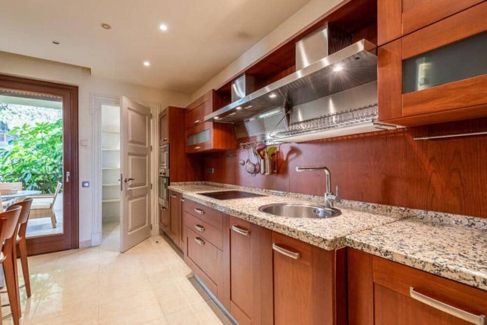 3 sovrum Lägenhet att hyra i Marbella med pool garage - 8 000 € (Ref: 10186284)
