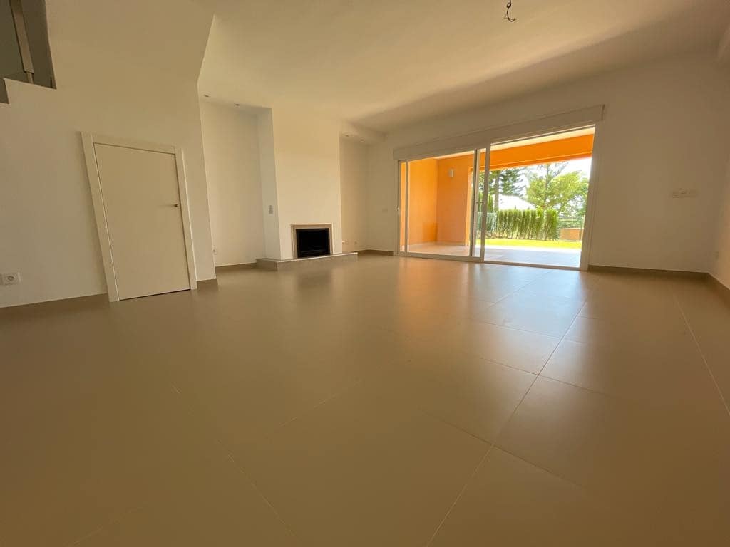 3 quarto Casa em Banda para venda em Benahavis com piscina garagem - 670 000 € (Ref: 6868128)