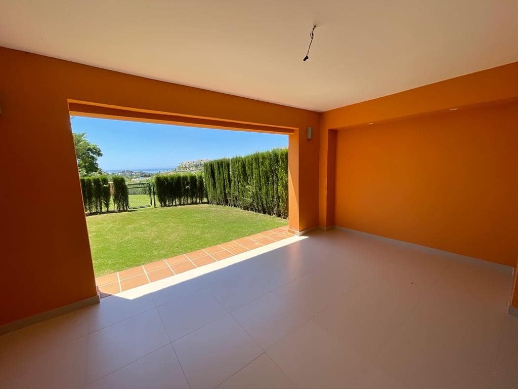 3 quarto Casa em Banda para venda em Benahavis com piscina garagem - 670 000 € (Ref: 6868128)