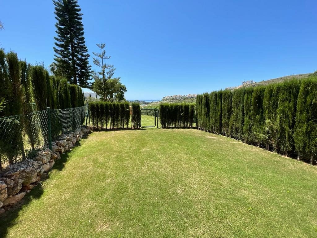 3 quarto Casa em Banda para venda em Benahavis com piscina garagem - 670 000 € (Ref: 6868128)