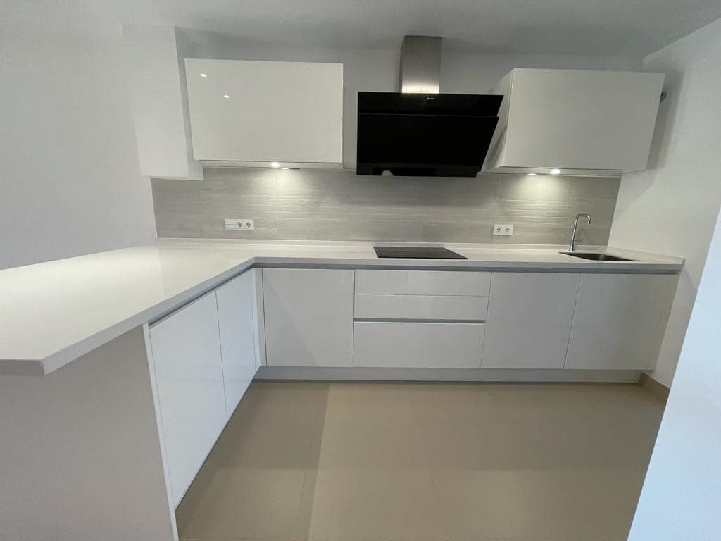 3 quarto Casa em Banda para venda em Benahavis com piscina garagem - 670 000 € (Ref: 6868128)