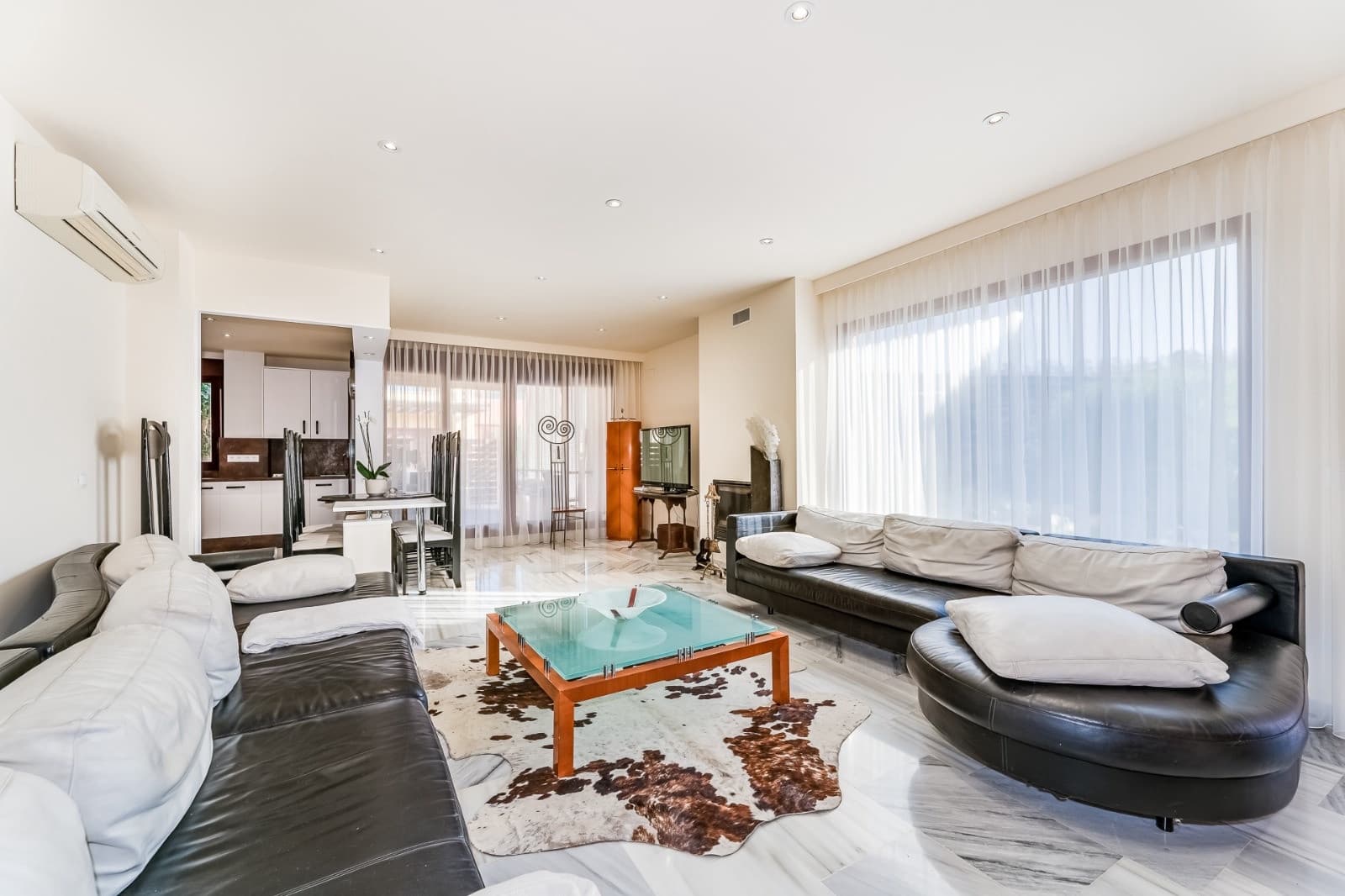 4 soveværelse Villa til salg i Benahavis med swimmingpool garage - € 620.000 (Ref: 6868443)