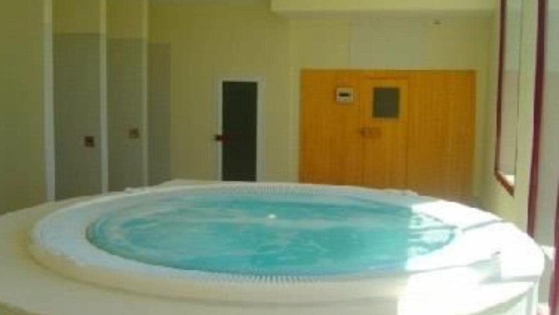 4 soveværelse Villa til salg i Benahavis med swimmingpool garage - € 620.000 (Ref: 6868443)