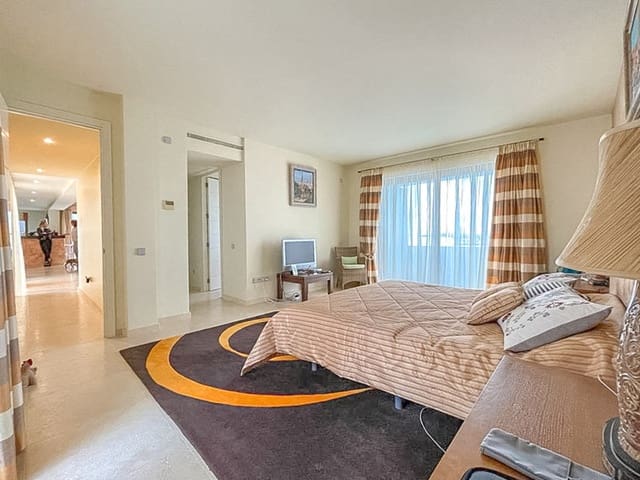 3 bedroom Penthouse for rent in Los Flamingos, Benahavís with pool garage - € 5,000 (Ref: 6878792)