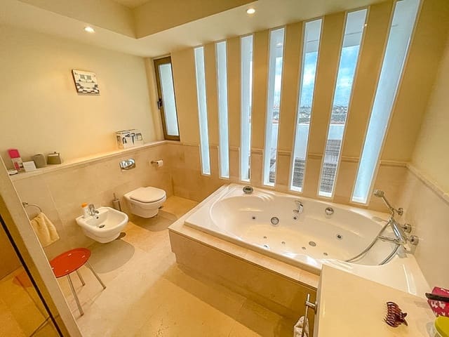 3 bedroom Penthouse for rent in Los Flamingos, Benahavís with pool garage - € 5,000 (Ref: 6878792)