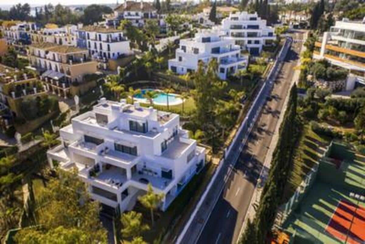 3 bedroom Penthouse for rent in Marbella with pool garage - € 5,500 (Ref: 6900155)