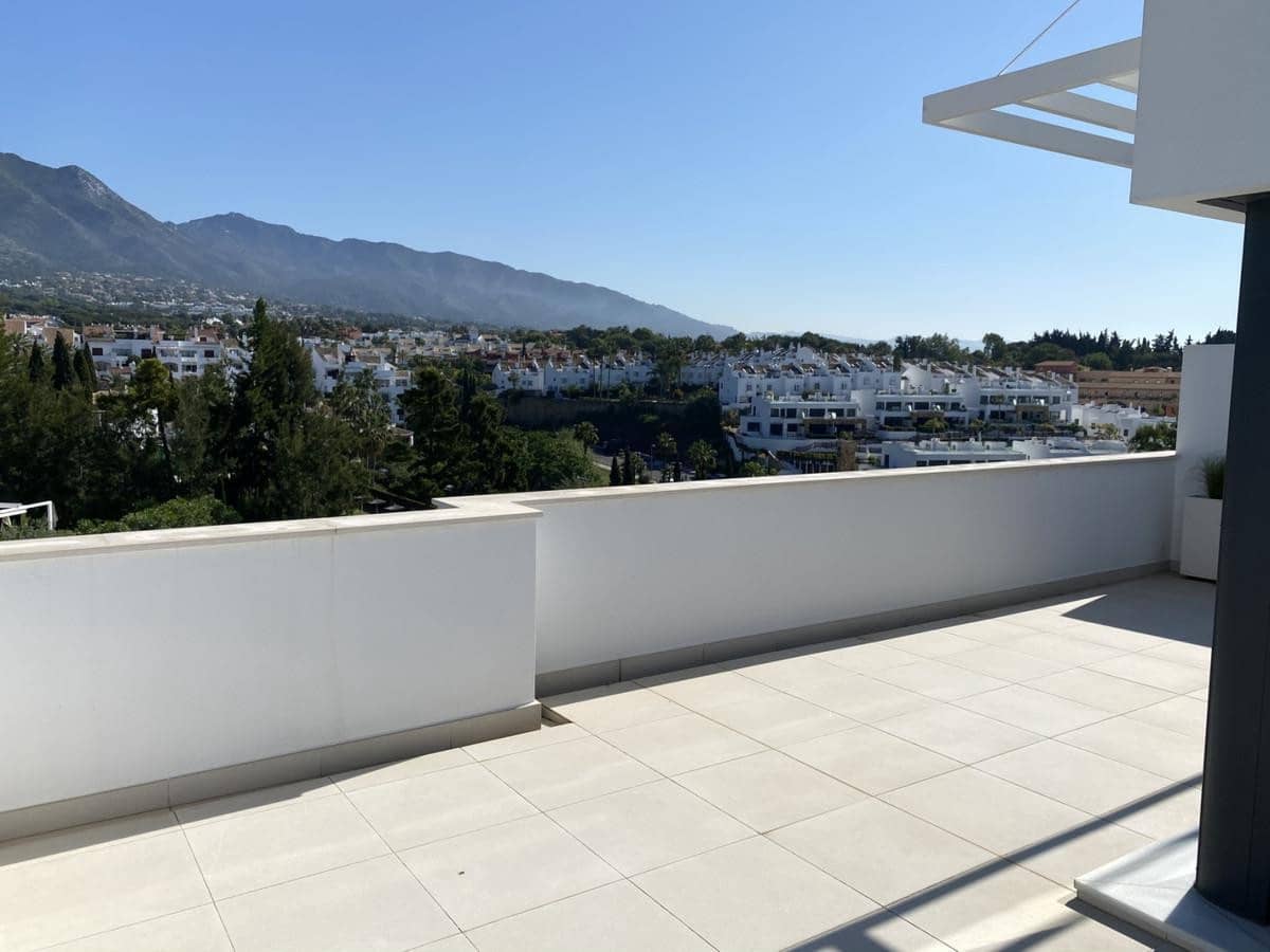 3 bedroom Penthouse for rent in Marbella with pool garage - € 5,500 (Ref: 6900155)