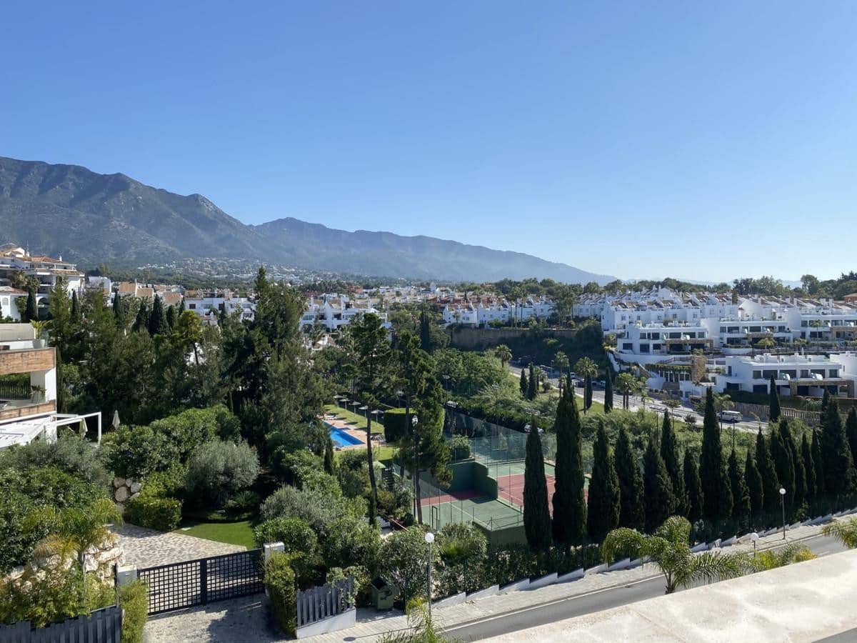 3 bedroom Penthouse for rent in Marbella with pool garage - € 5,500 (Ref: 6900155)