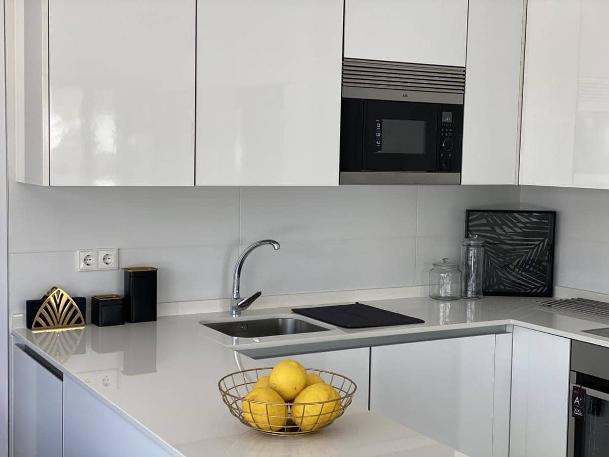 3 bedroom Penthouse for rent in Marbella with pool garage - € 5,500 (Ref: 6900155)