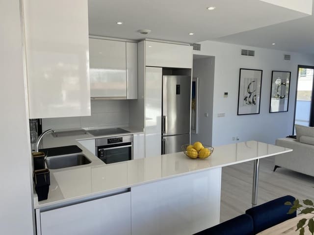 3 bedroom Penthouse for rent in Lomas De Marbella, Marbella with pool garage - € 5,500 (Ref: 6900155)