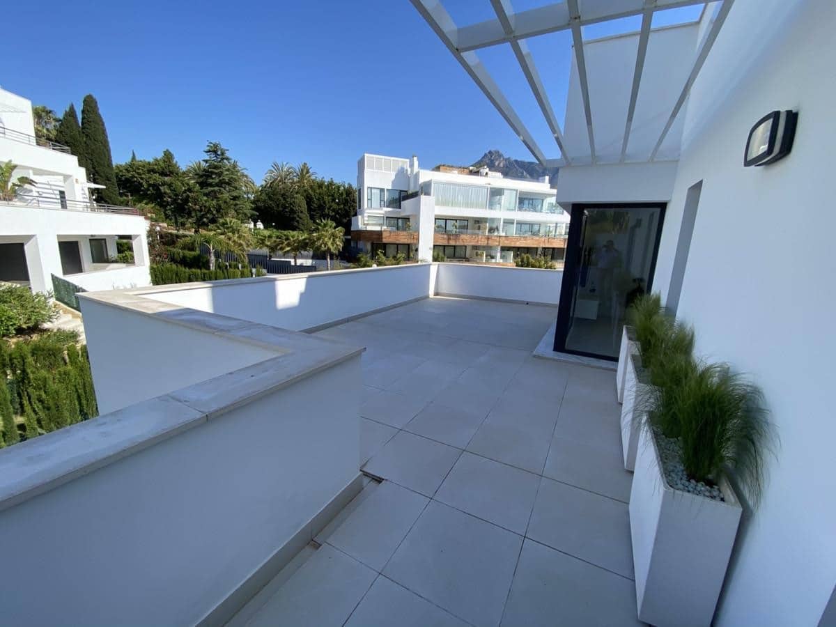 3 bedroom Penthouse for rent in Marbella with pool garage - € 5,500 (Ref: 6900155)
