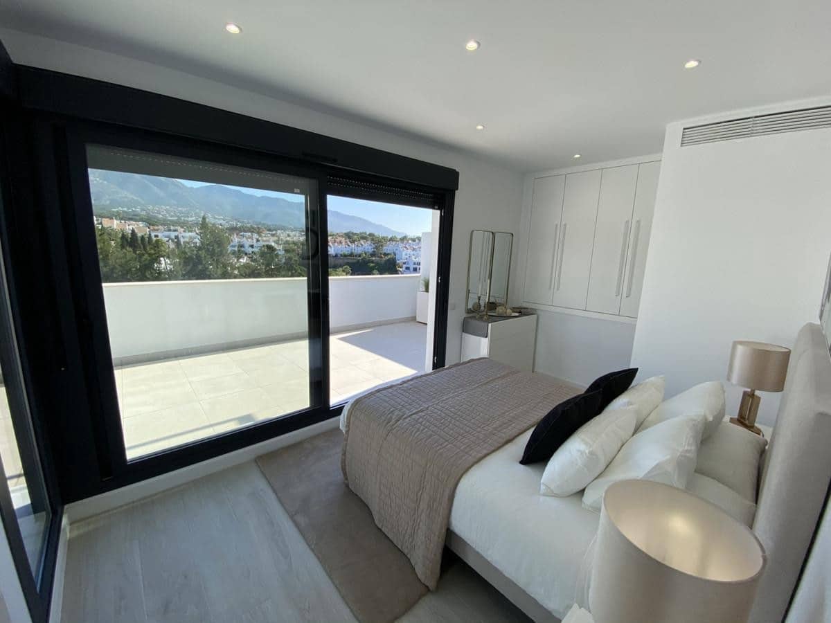 3 bedroom Penthouse for rent in Marbella with pool garage - € 5,500 (Ref: 6900155)