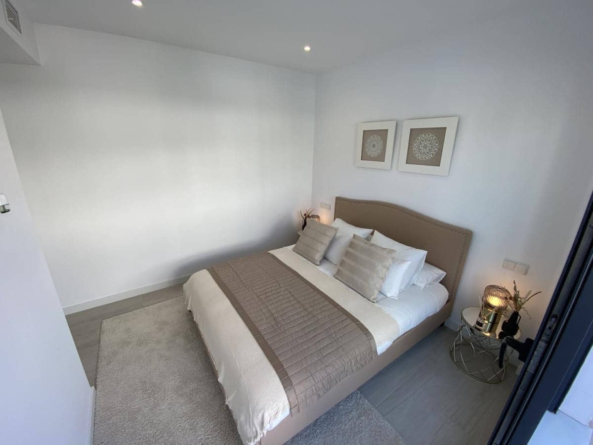 3 bedroom Penthouse for rent in Marbella with pool garage - € 5,500 (Ref: 6900155)