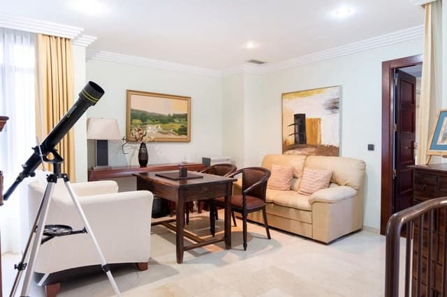 3 soveværelse Villa til leje i Puerto Banus, Marbella med swimmingpool garage - € 6.500 (Ref: 6916985)