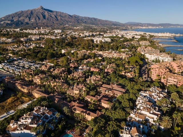 3 soveværelse Villa til leje i Puerto Banus, Marbella med swimmingpool garage - € 6.500 (Ref: 6916985)