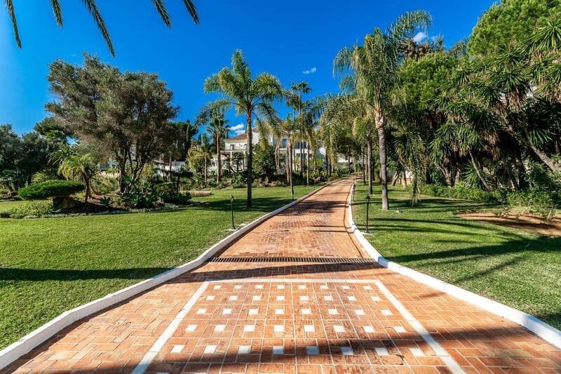 16 sovrum Villa till salu i Benahavis med pool garage - 13 950 000 € (Ref: 6943590)