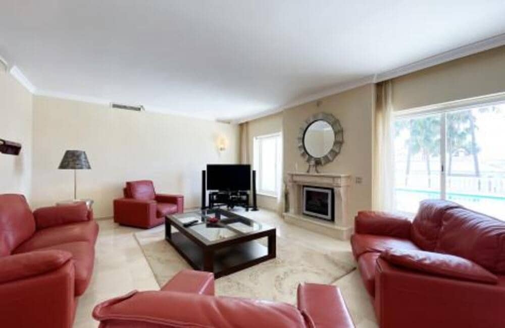 4 bedroom Villa for rent in Benahavis with pool garage - € 6,700 (Ref: 6959864)