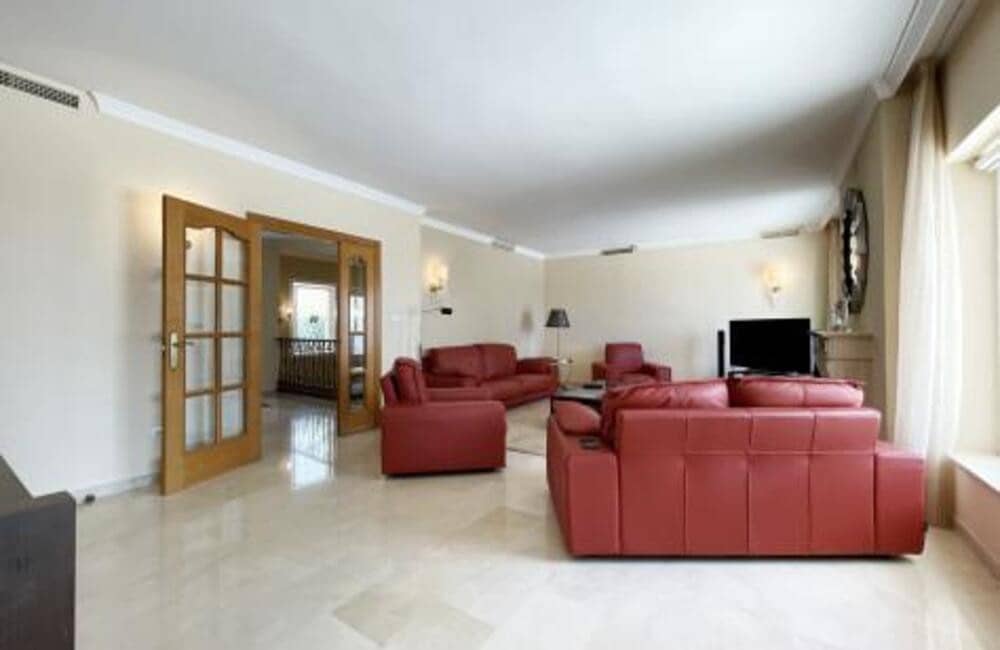 4 bedroom Villa for rent in Benahavis with pool garage - € 6,700 (Ref: 6959864)