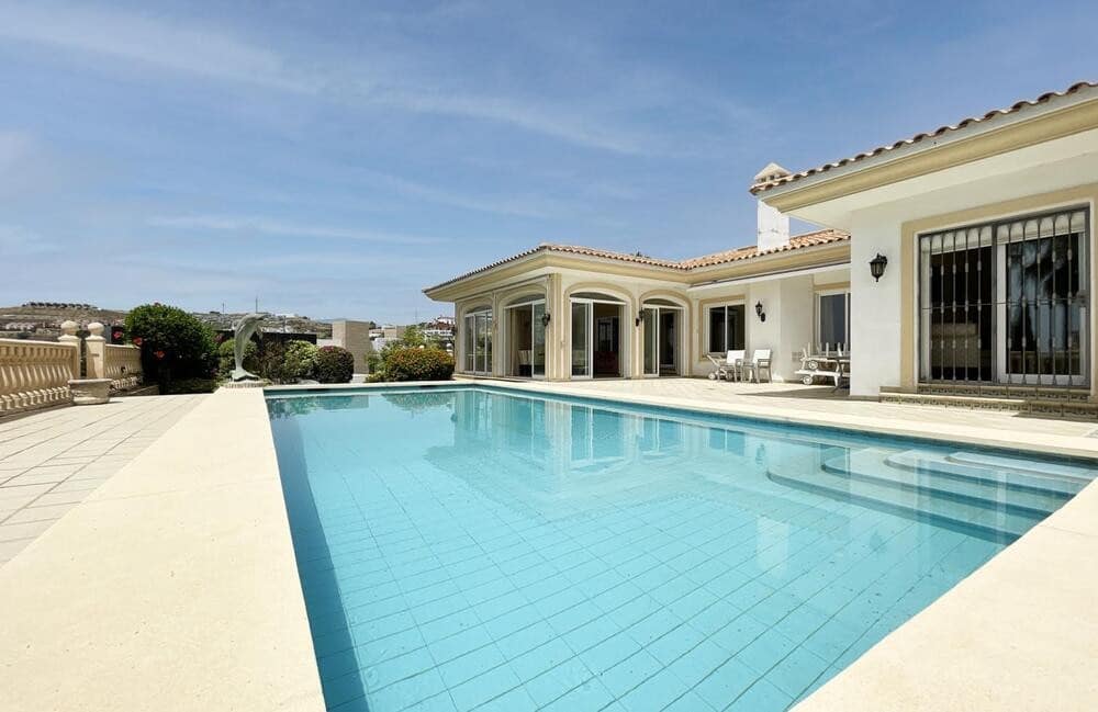 4 bedroom Villa for rent in Benahavis with pool garage - € 6,700 (Ref: 6959864)