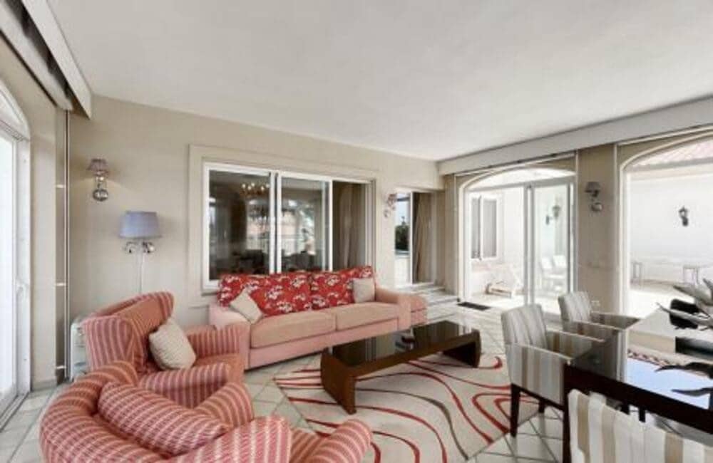 4 bedroom Villa for rent in Benahavis with pool garage - € 6,700 (Ref: 6959864)