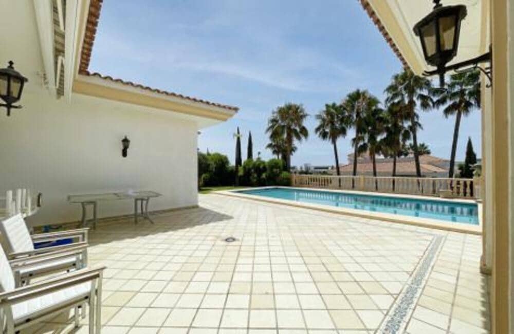4 bedroom Villa for rent in Benahavis with pool garage - € 6,700 (Ref: 6959864)