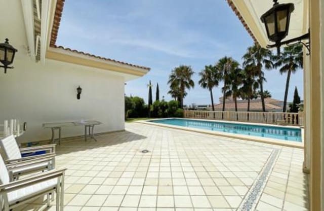 4 bedroom Villa for rent in El Paraíso, Benahavís with pool garage - € 6,700 (Ref: 6959864)