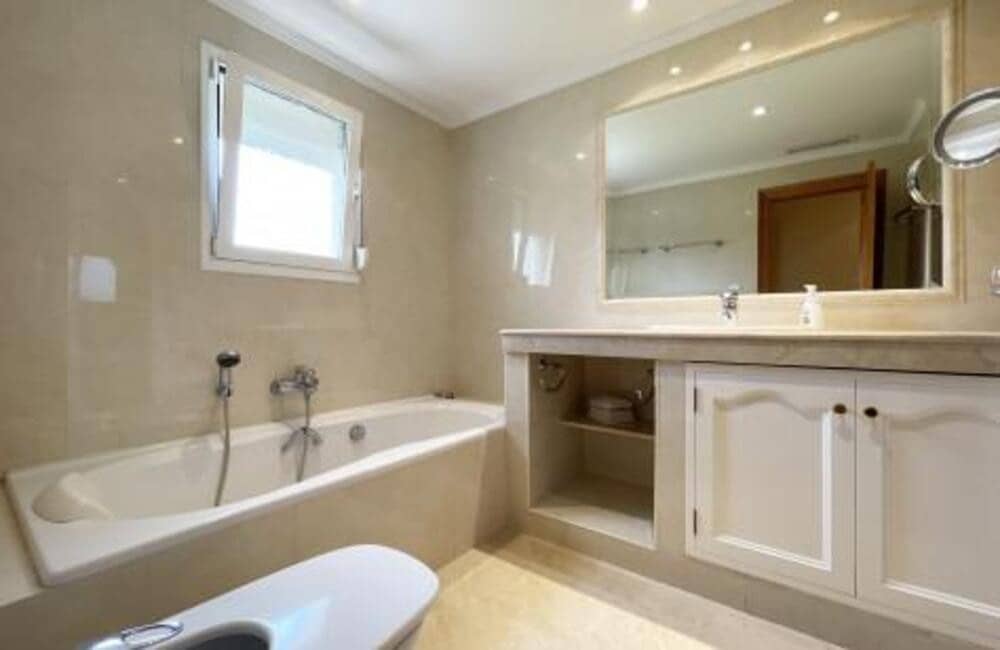 4 Zimmer Villa zu vermieten in Benahavis mit Pool Garage - 8.000 € (Ref: 6959864)