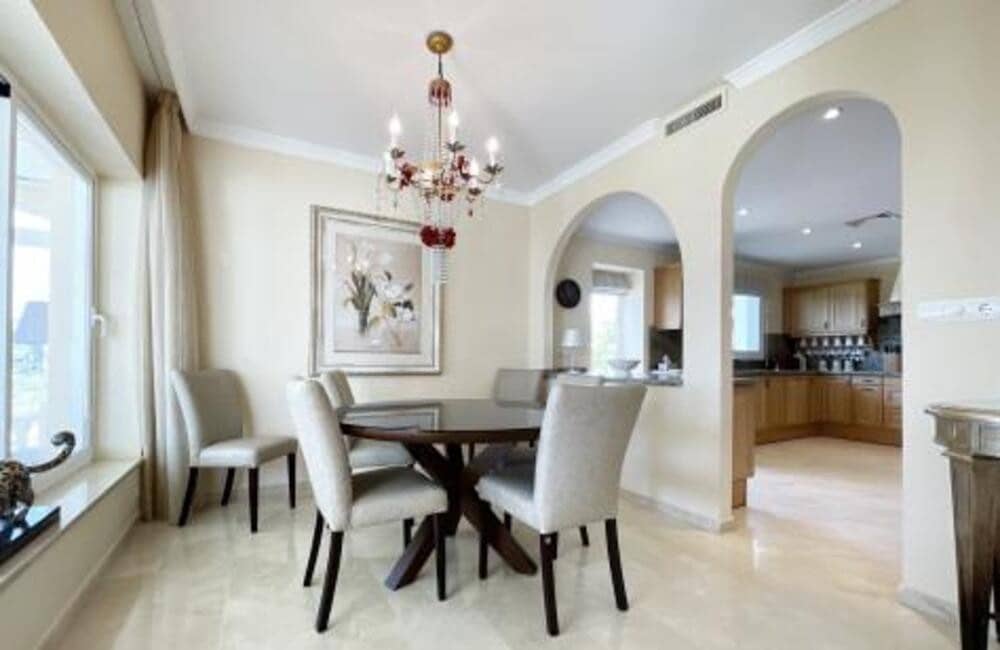 4 Zimmer Villa zu vermieten in Benahavis mit Pool Garage - 8.000 € (Ref: 6959864)