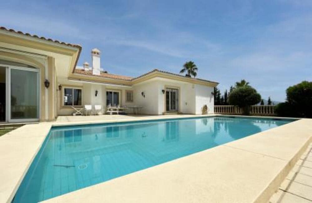 4 Zimmer Villa zu vermieten in Benahavis mit Pool Garage - 8.000 € (Ref: 6959864)