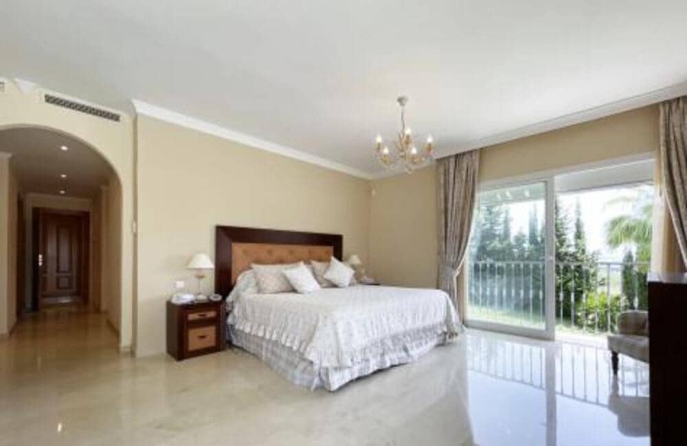 4 Zimmer Villa zu vermieten in Benahavis mit Pool Garage - 8.000 € (Ref: 6959864)