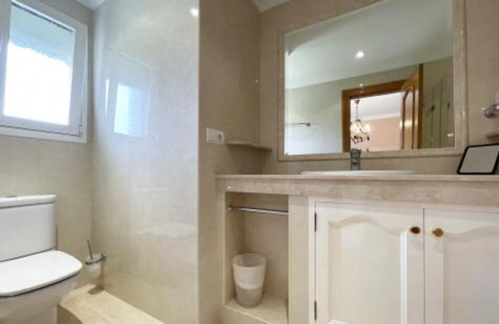 4 Zimmer Villa zu vermieten in Benahavis mit Pool Garage - 8.000 € (Ref: 6959864)
