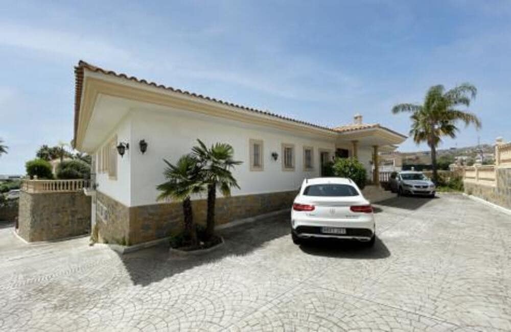 4 Zimmer Villa zu vermieten in Benahavis mit Pool Garage - 8.000 € (Ref: 6959864)