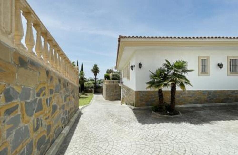 4 Zimmer Villa zu vermieten in Benahavis mit Pool Garage - 8.000 € (Ref: 6959864)