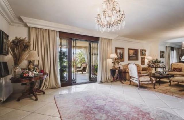 5 soverom Villa til salgs i Valdeolletas - Las Cancelas - Xarblanca, Marbella med svømmebasseng garasje - € 1 990 000 (Ref: 6973603)