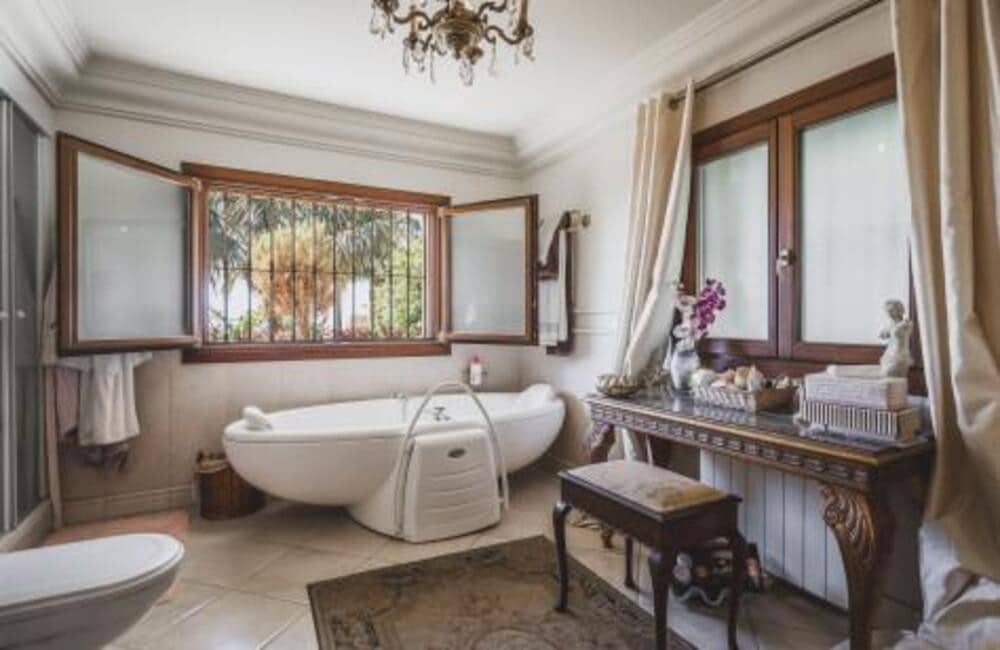 5 soveværelse Villa til salg i Marbella med swimmingpool garage - € 1.990.000 (Ref: 6973603)